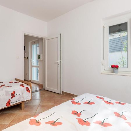 1 Bedroom Beautiful Apartment In Vrh Vrh  Exterior photo
