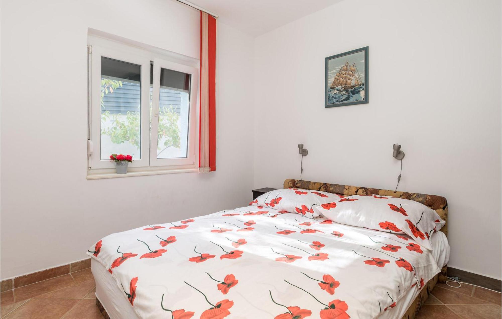 1 Bedroom Beautiful Apartment In Vrh Vrh  Exterior photo