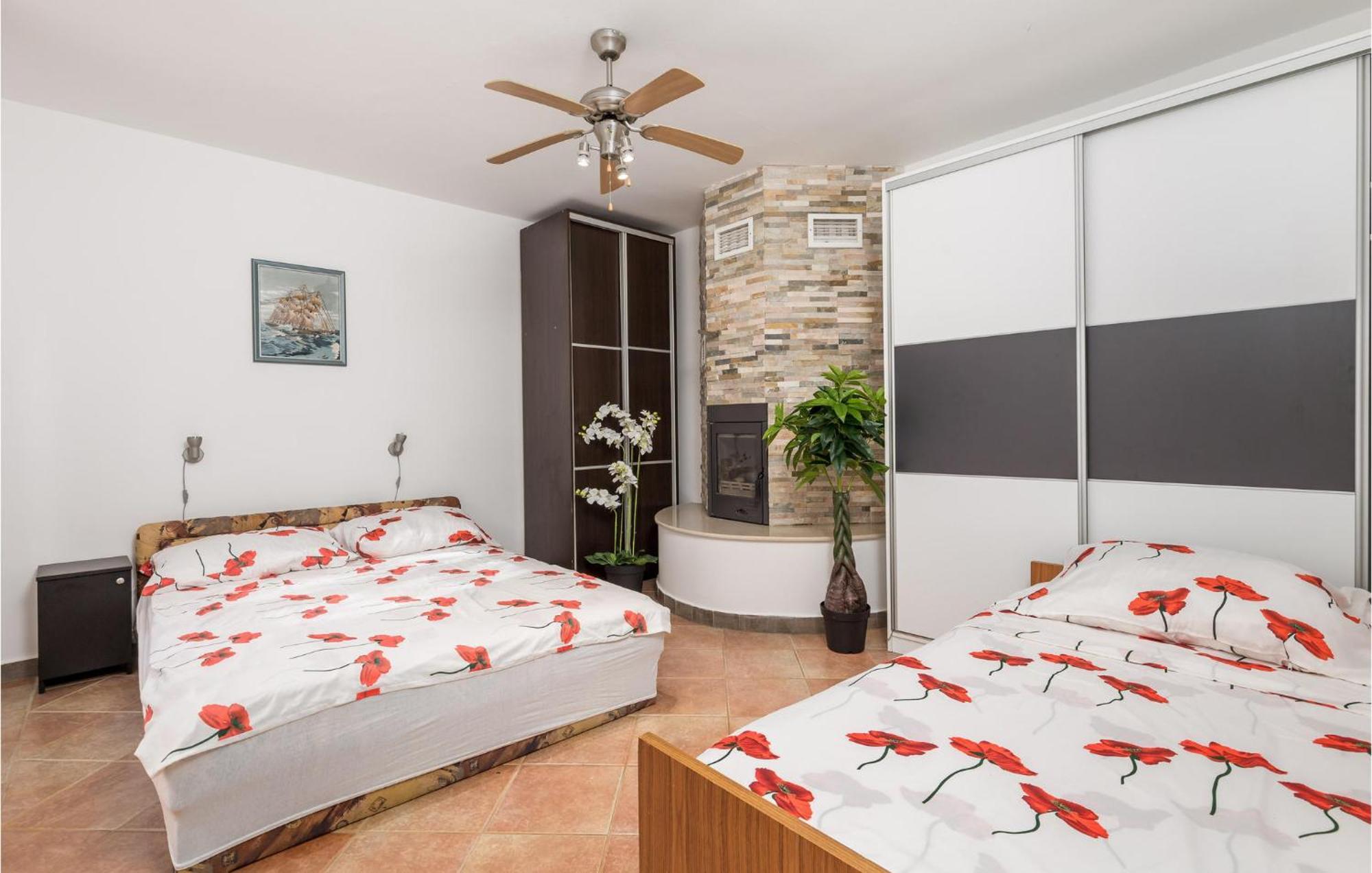 1 Bedroom Beautiful Apartment In Vrh Vrh  Exterior photo